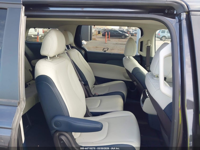 2026 KIA CARNIVAL MPV HYBRID auction photo 8