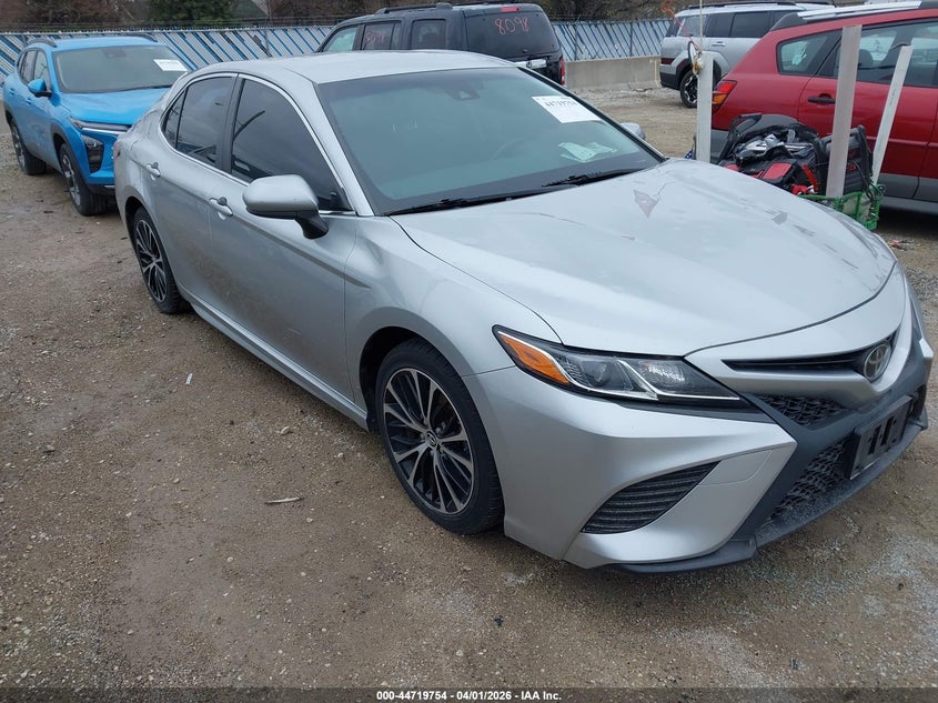 TOYOTA CAMRY SE 2018