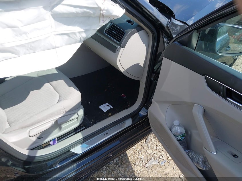 2016 Volkswagen Passat 1.8T R-Line/1.8T S