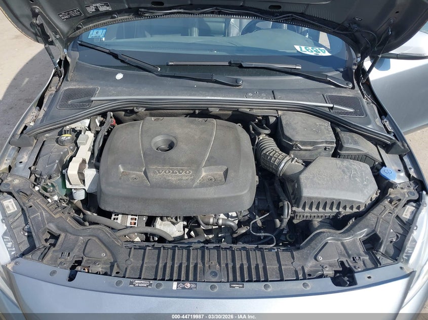 2017 Volvo V60 T6 R-Design Platinum VIN: YV149MSS8H1373557 Lot: 44719987