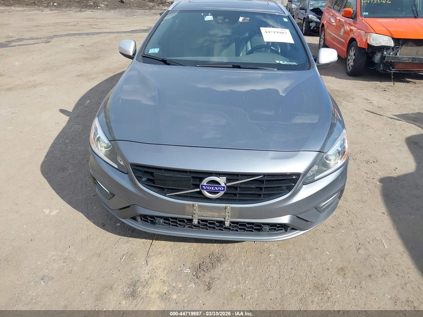 2017 Volvo V60 T6 R-Design Platinum VIN: YV149MSS8H1373557 Lot: 44719987