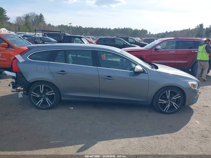 2017 Volvo V60 T6 R-Design Platinum VIN: YV149MSS8H1373557 Lot: 44719987