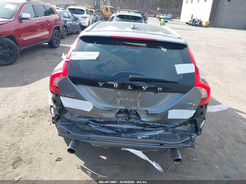 2017 Volvo V60 T6 R-Design Platinum VIN: YV149MSS8H1373557 Lot: 44719987