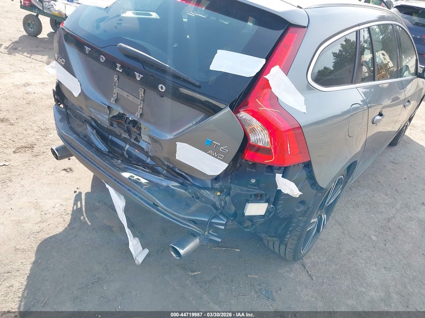 2017 Volvo V60 T6 R-Design Platinum VIN: YV149MSS8H1373557 Lot: 44719987