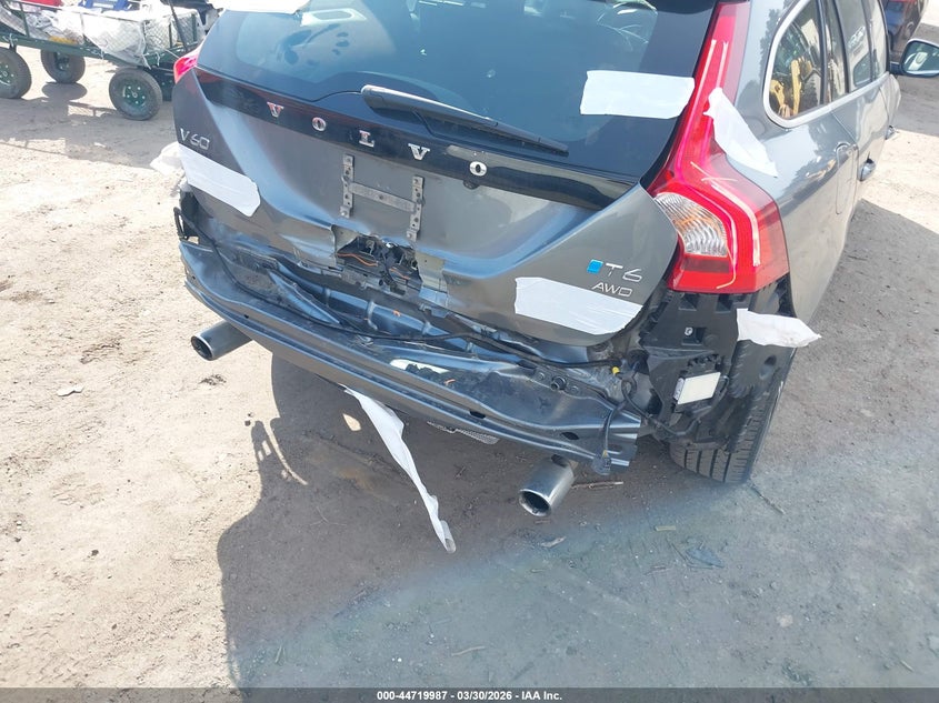 2017 Volvo V60 T6 R-Design Platinum VIN: YV149MSS8H1373557 Lot: 44719987