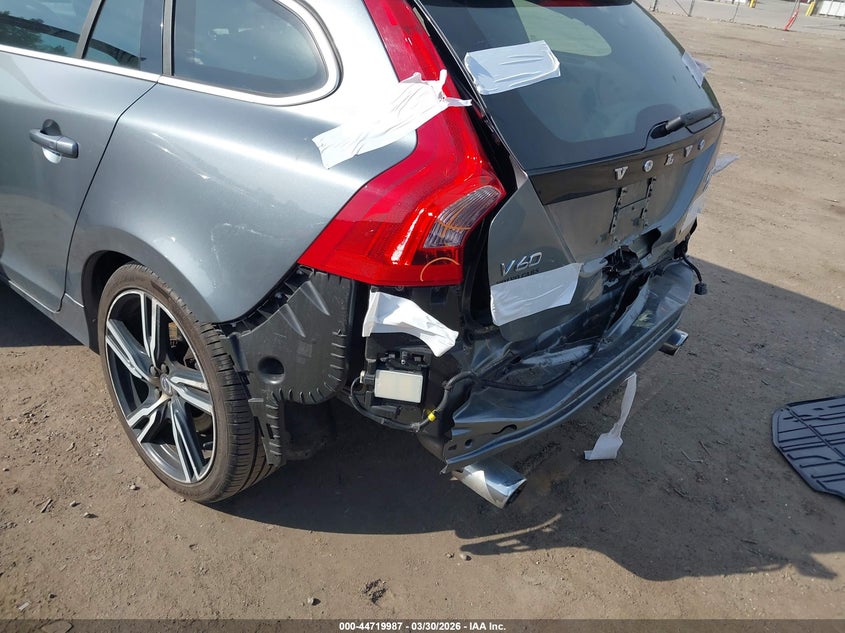 2017 Volvo V60 T6 R-Design Platinum VIN: YV149MSS8H1373557 Lot: 44719987