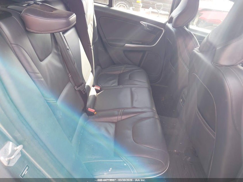 2017 Volvo V60 T6 R-Design Platinum VIN: YV149MSS8H1373557 Lot: 44719987