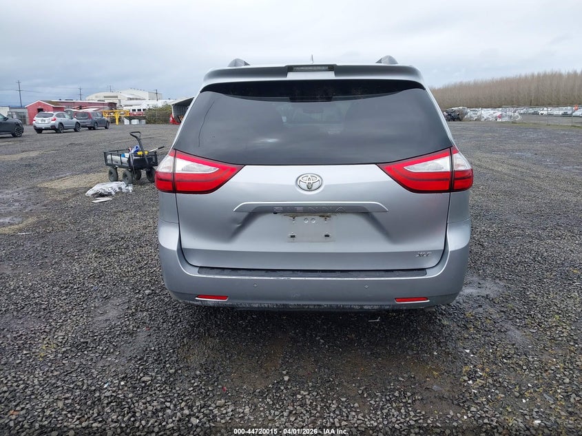 VIN 5TDYZ3DCXJS935684 2018 TOYOTA SIENNA XLE PREMIUM 8 PASSENGER