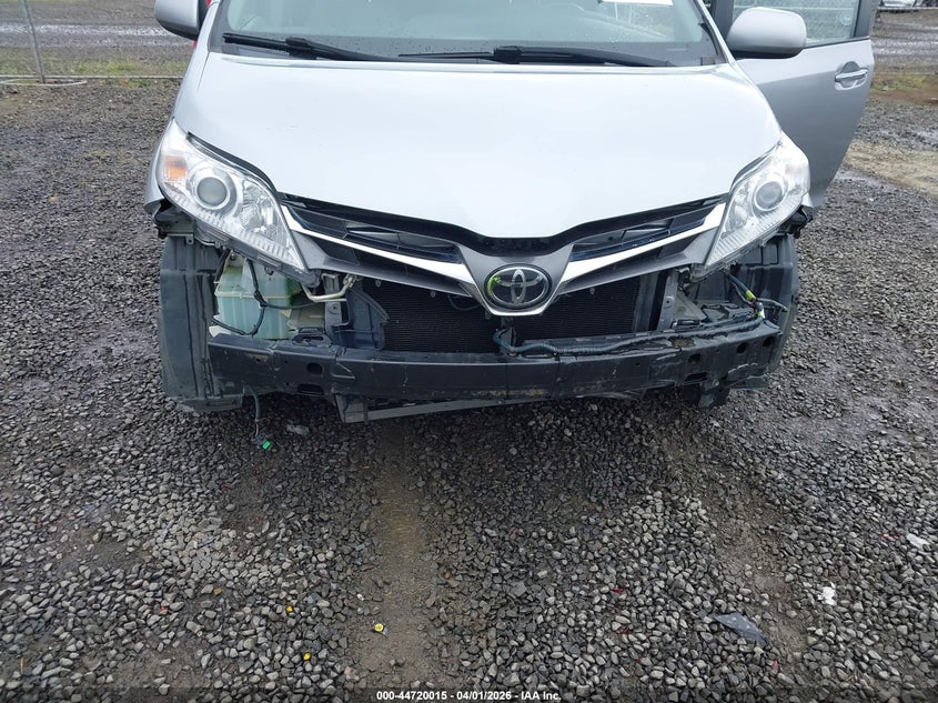 VIN 5TDYZ3DCXJS935684 2018 TOYOTA SIENNA XLE PREMIUM 8 PASSENGER