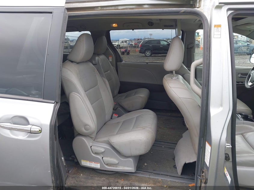 VIN 5TDYZ3DCXJS935684 2018 TOYOTA SIENNA XLE PREMIUM 8 PASSENGER