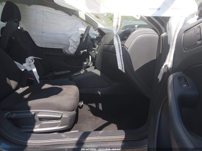 2016 VOLKSWAGEN JETTA auction photo 5