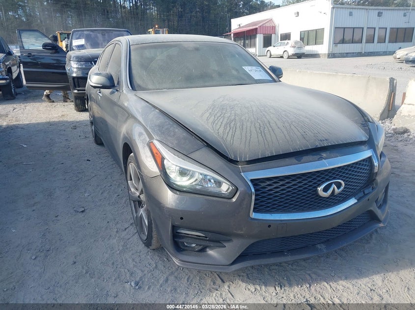 2015 Infiniti Q70 3.7