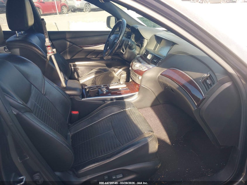 2015 Infiniti Q70 3.7