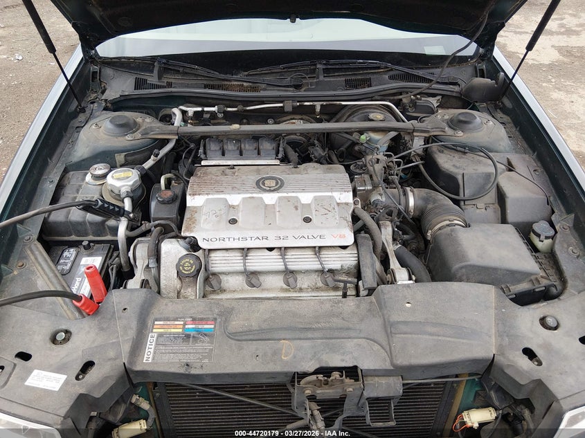 1998 Cadillac Deville Standard VIN: 1G6KD54Y7WU781811 Lot: 44720179