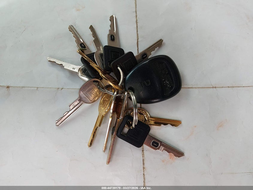 1998 Cadillac Deville Standard VIN: 1G6KD54Y7WU781811 Lot: 44720179