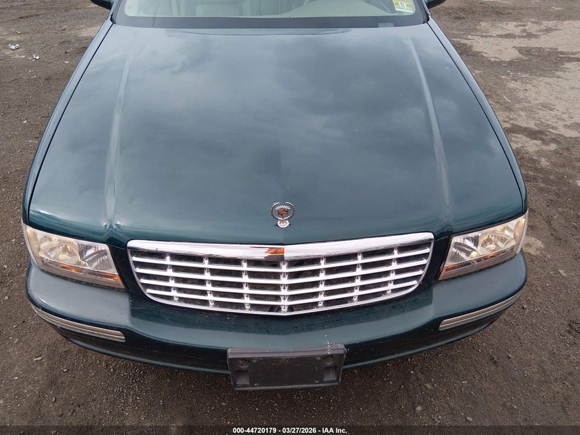 1998 Cadillac Deville Standard VIN: 1G6KD54Y7WU781811 Lot: 44720179
