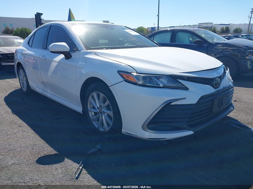 2022 Toyota Camry Le