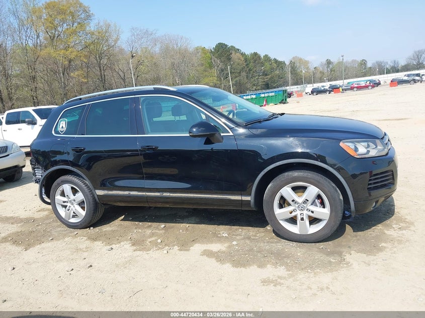 2014 Volkswagen Touareg 3.6L Lux VIN: WVGEF9BP2ED012617 Lot: 44720434