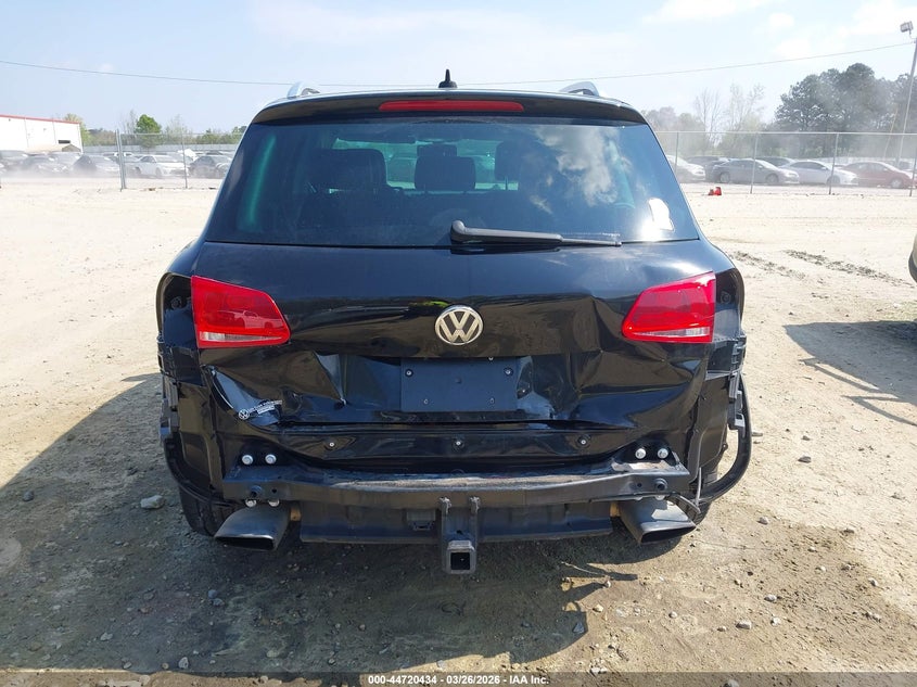 2014 Volkswagen Touareg 3.6L Lux VIN: WVGEF9BP2ED012617 Lot: 44720434
