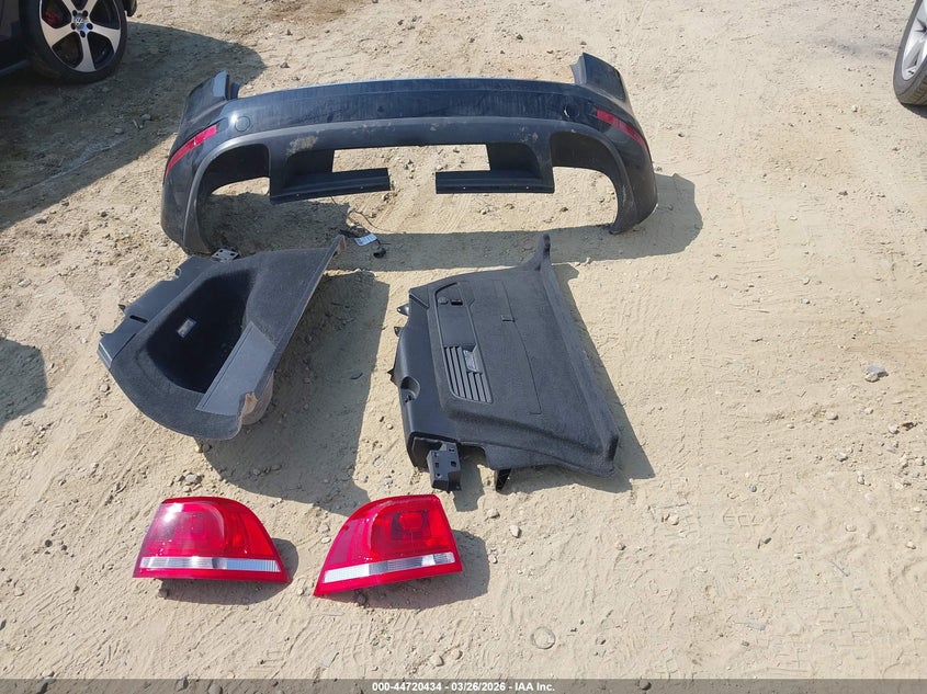 2014 Volkswagen Touareg 3.6L Lux VIN: WVGEF9BP2ED012617 Lot: 44720434