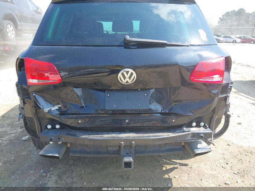 2014 Volkswagen Touareg 3.6L Lux VIN: WVGEF9BP2ED012617 Lot: 44720434