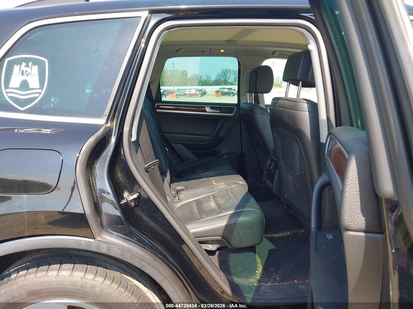2014 Volkswagen Touareg 3.6L Lux VIN: WVGEF9BP2ED012617 Lot: 44720434