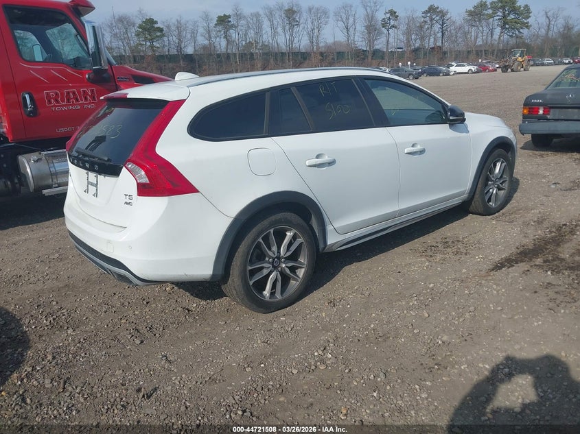 2015 Volvo V60 Cross Country T5