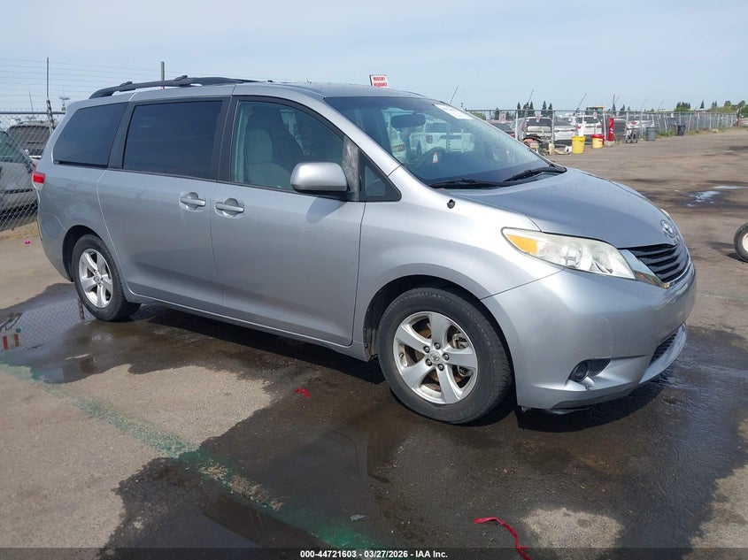 2013 TOYOTA SIENNA LE V6 8 PASSENGER