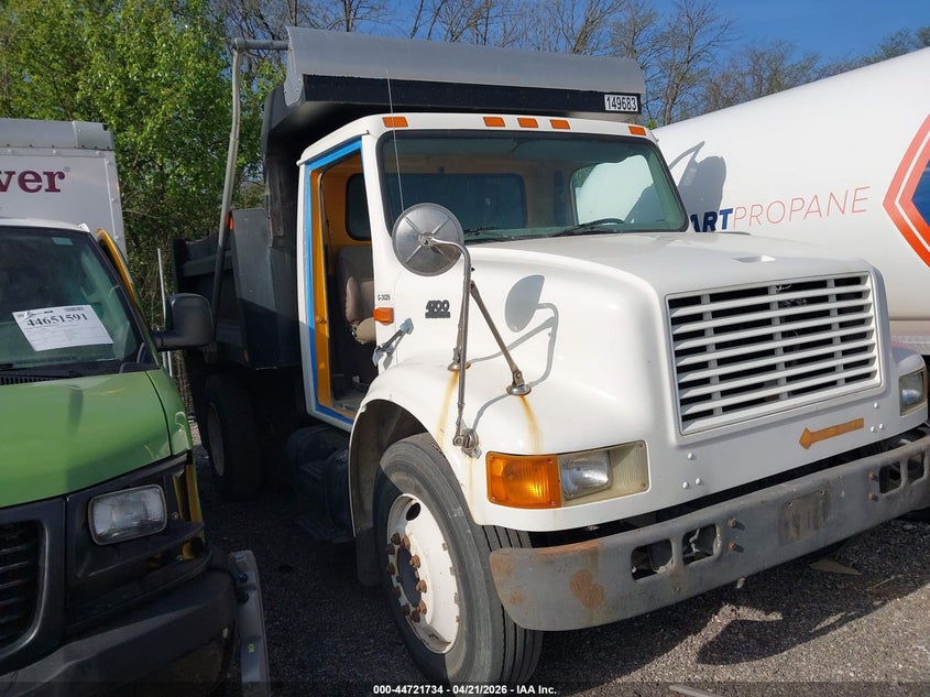 2000 INTERNATIONAL 4000 4700