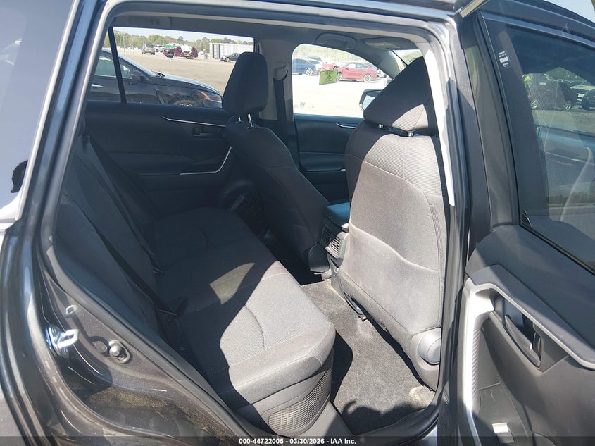 TOYOTA RAV4 - zdjęcie 8
