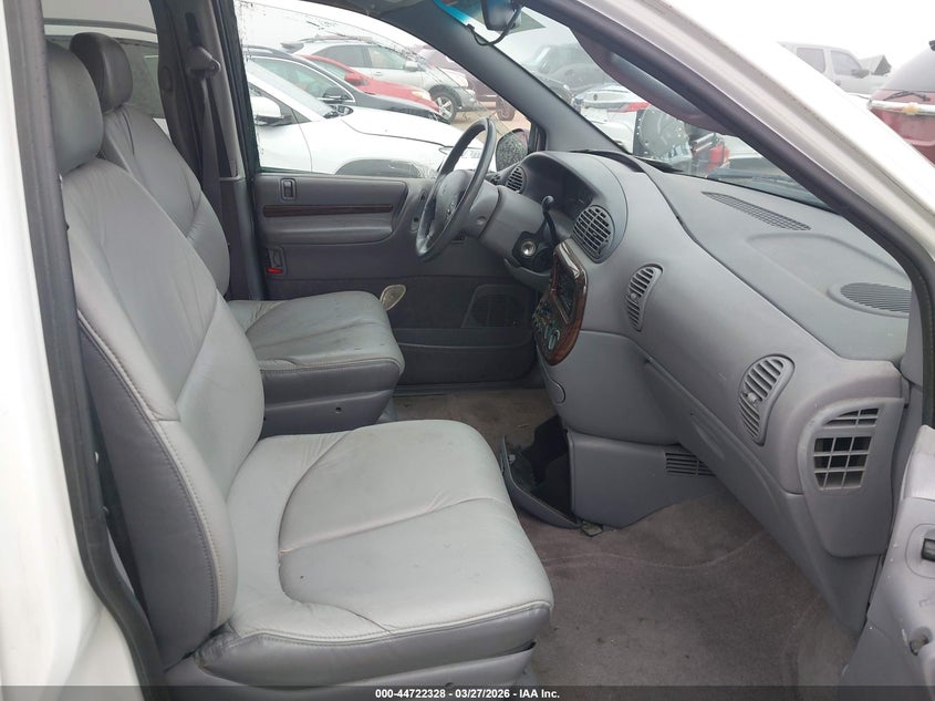 1996 Chrysler Town & Country Lxi