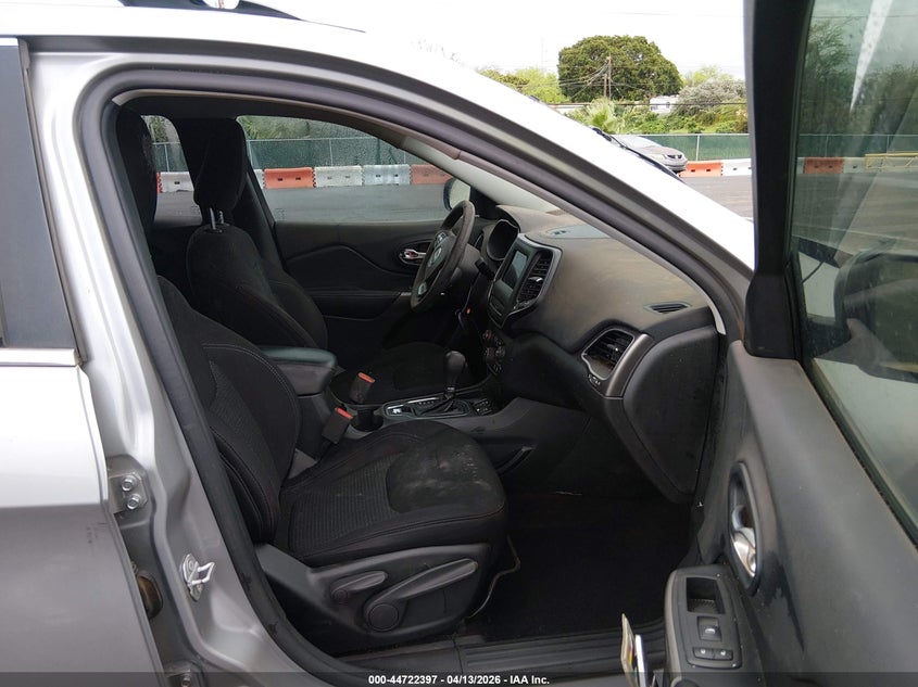 2019 JEEP CHEROKEE auction photo 5