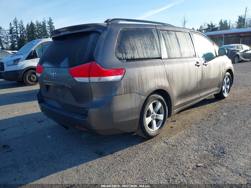 2012 Toyota Sienna Le V6 8 Passenger