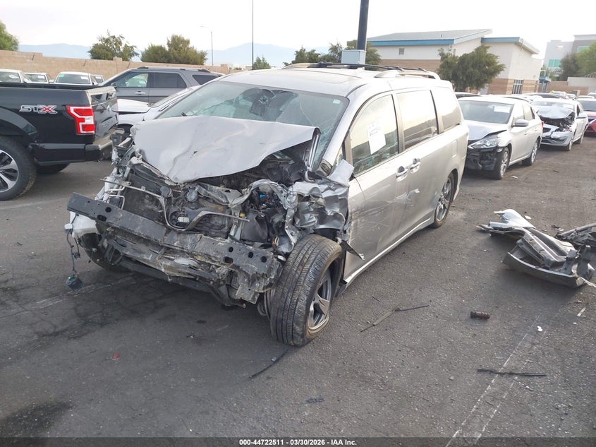 2018 Toyota Sienna Se 8 Passenger