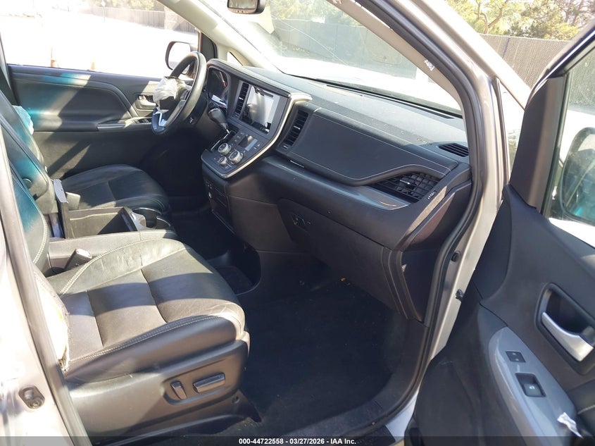 2017 Toyota Sienna Se 8 Passenger