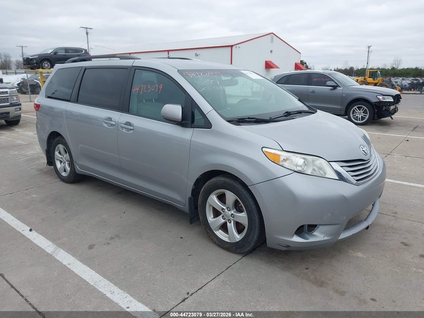 2016 Toyota Sienna Le 8 Passenger