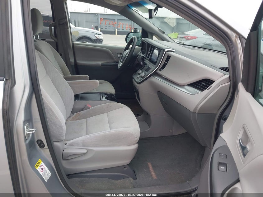 2016 Toyota Sienna Le 8 Passenger