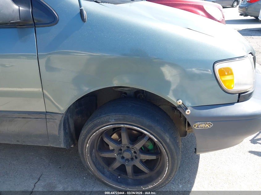 1999 Toyota Sienna Le VIN: 4T3ZF13CXXU156649 Lot: 44723444