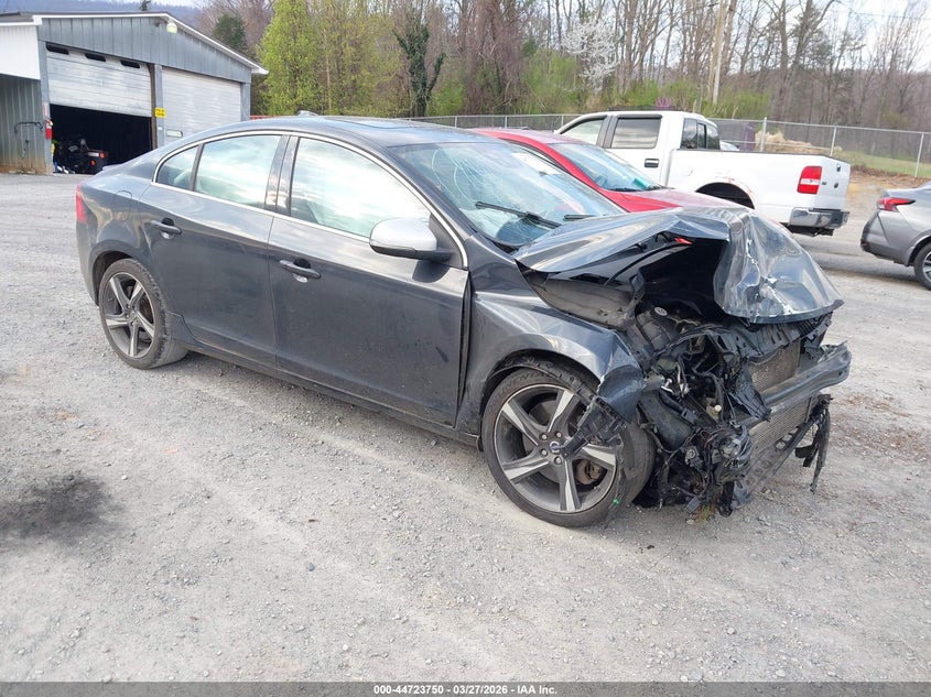 2015 Volvo S60 T6 R-Design Platinum