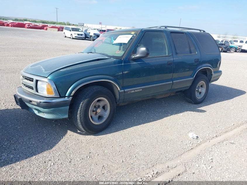 1996 CHEVROLET BLAZER auction photo 2