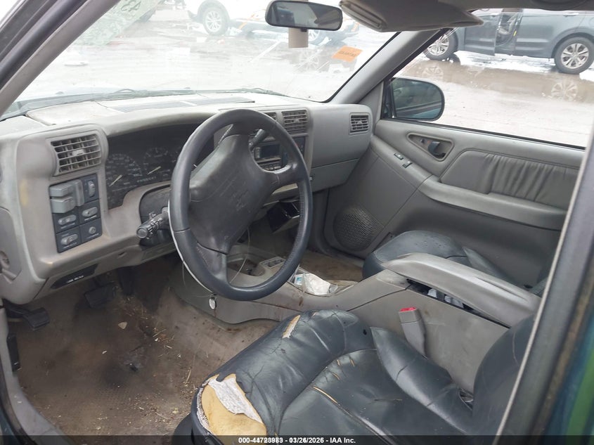 1996 CHEVROLET BLAZER auction photo 5