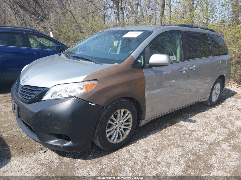 2012 Toyota Sienna Xle V6 8 Passenger