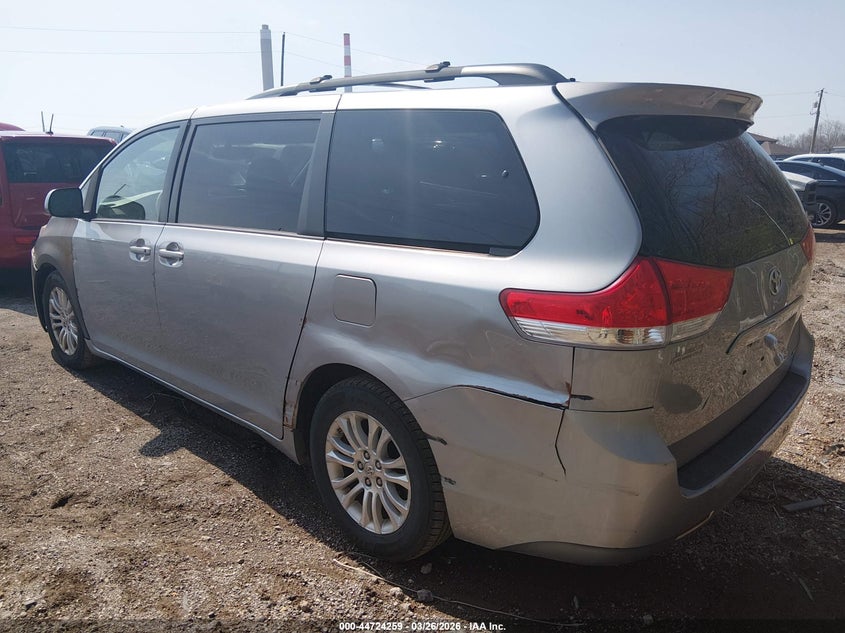 2012 Toyota Sienna Xle V6 8 Passenger
