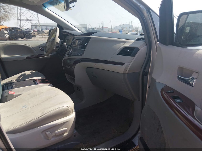 2012 Toyota Sienna Xle V6 8 Passenger