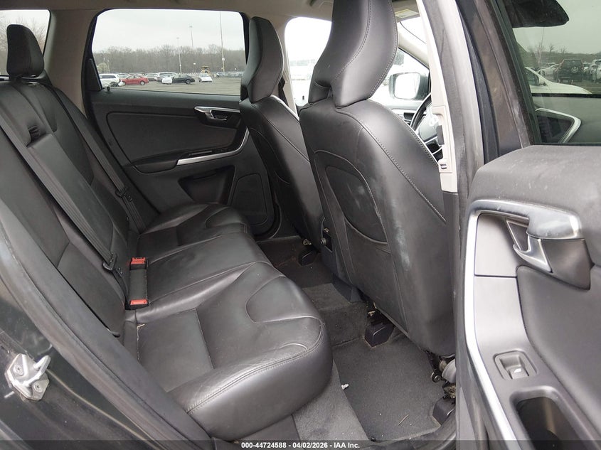 2015 VOLVO XC60 auction photo 8