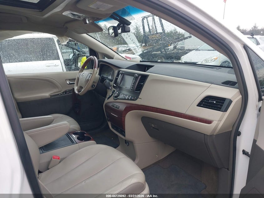 2014 Toyota Sienna Limited 7 Passenger