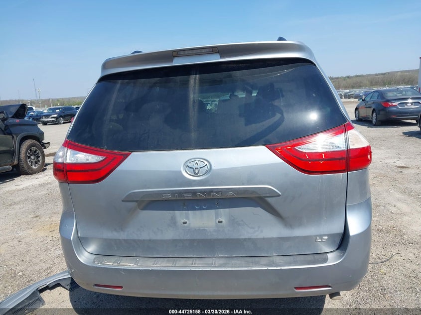 TOYOTA SIENNA - zdjęcie 17