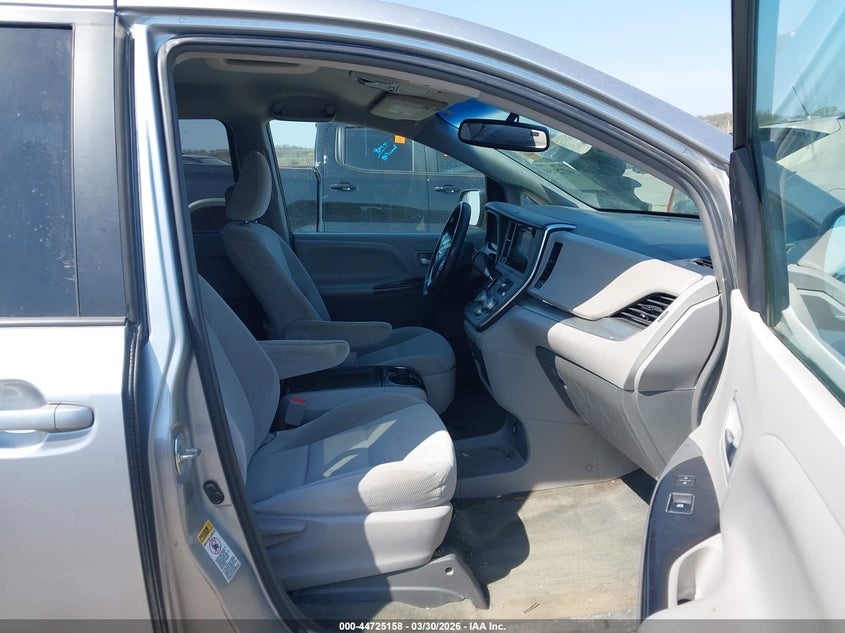 TOYOTA SIENNA - zdjęcie 5