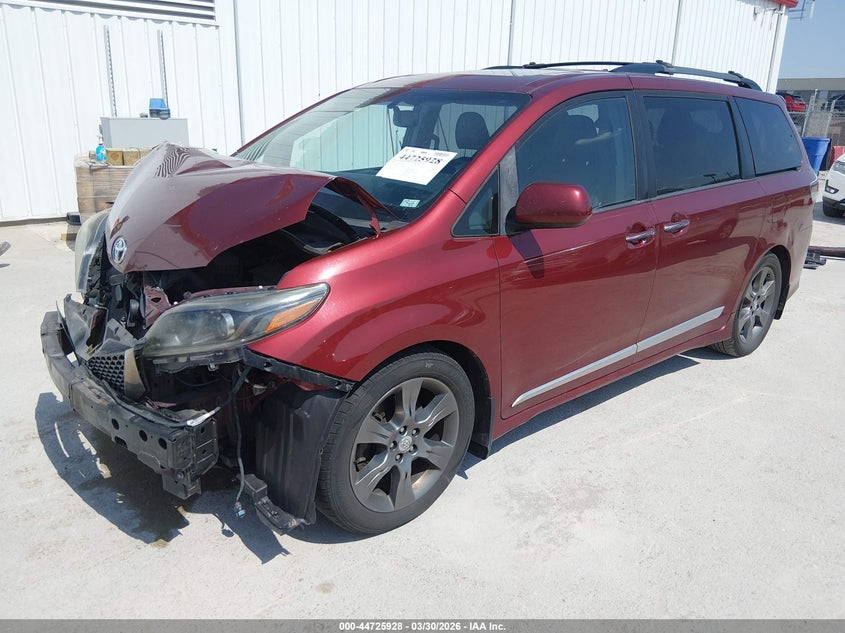 2016 Toyota Sienna Se Premium 8 Passenger