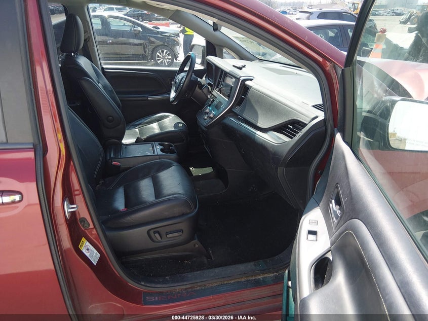 2016 Toyota Sienna Se Premium 8 Passenger